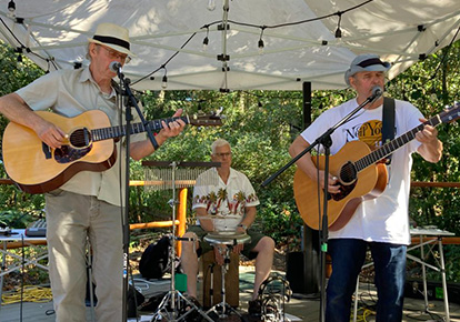 Local Victoria band, Gravitation, performing live